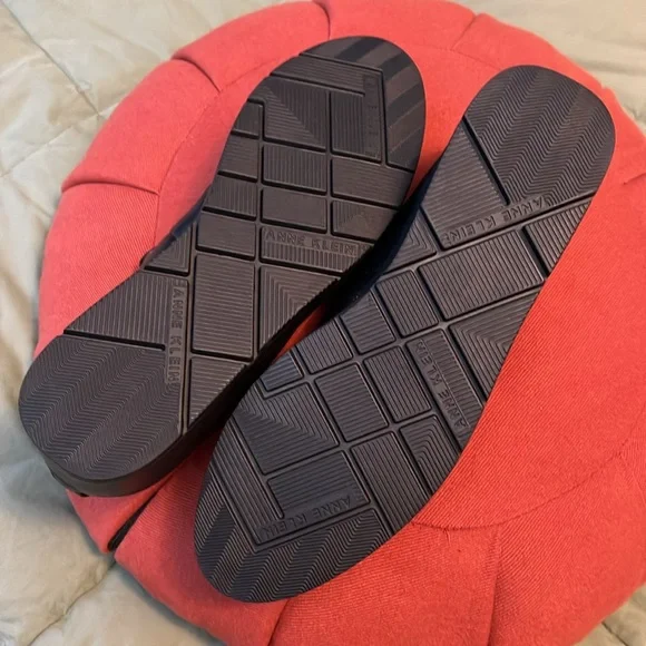 New Anne Klein Mary Jane’s - Picture 4 of 6